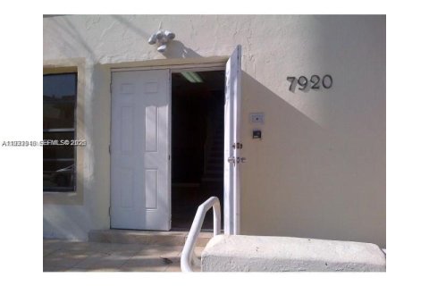 Снять в аренду квартиру в Майами-Бич, Флорида 36.23м2, № 1990575 - фото 6