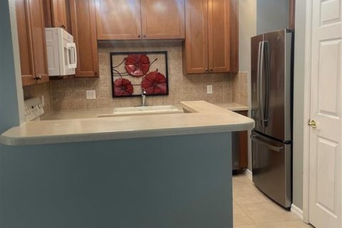 Condo in Orlando, Florida, 2 bedrooms № 2277252 - photo 4