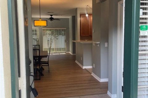 Condo in Orlando, Florida, 2 bedrooms № 2277252 - photo 3