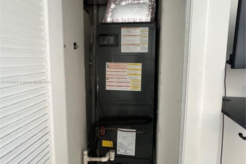 Condo in Miami, Florida, 1 bedroom № 1924617 - photo 15