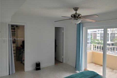 Condo in Miami, Florida, 1 bedroom № 1924617 - photo 12