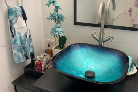 Condo in Miami, Florida, 1 bedroom № 1924617 - photo 18