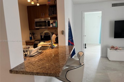Condo in Miami, Florida, 1 bedroom № 1924617 - photo 9