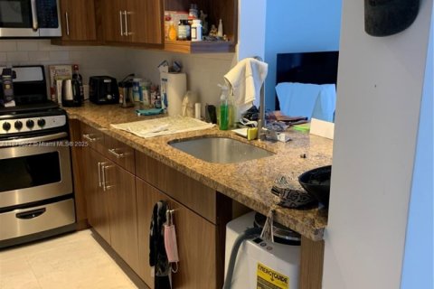 Condo in Miami, Florida, 1 bedroom № 1924617 - photo 7