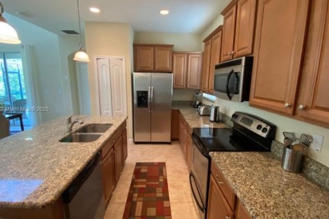 House in Kissimmee, Florida 5 bedrooms, 280.1 sq.m. № 1703425 - photo 11