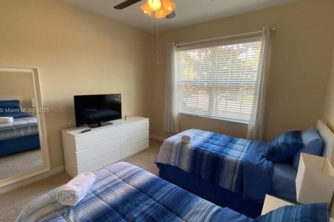 House in Kissimmee, Florida 5 bedrooms, 280.1 sq.m. № 1703425 - photo 21