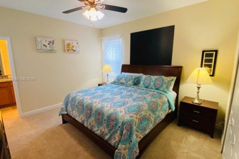 House in Kissimmee, Florida 5 bedrooms, 280.1 sq.m. № 1703425 - photo 26