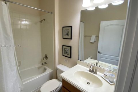 House in Kissimmee, Florida 5 bedrooms, 280.1 sq.m. № 1703425 - photo 22