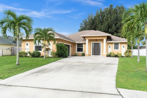Villa ou maison à louer à Port St. Lucie, Floride: 4 chambres, 214.79 m2 № 2024159 - photo 11