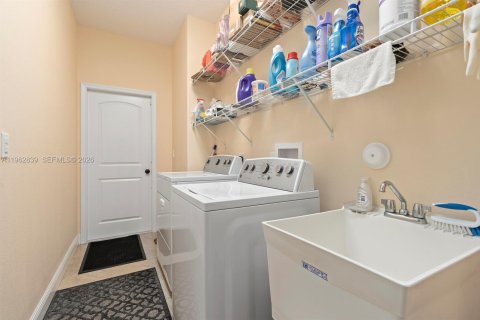 Villa ou maison à louer à Port St. Lucie, Floride: 4 chambres, 214.79 m2 № 2024159 - photo 13