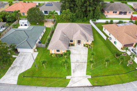 Villa ou maison à louer à Port St. Lucie, Floride: 4 chambres, 214.79 m2 № 2024159 - photo 12