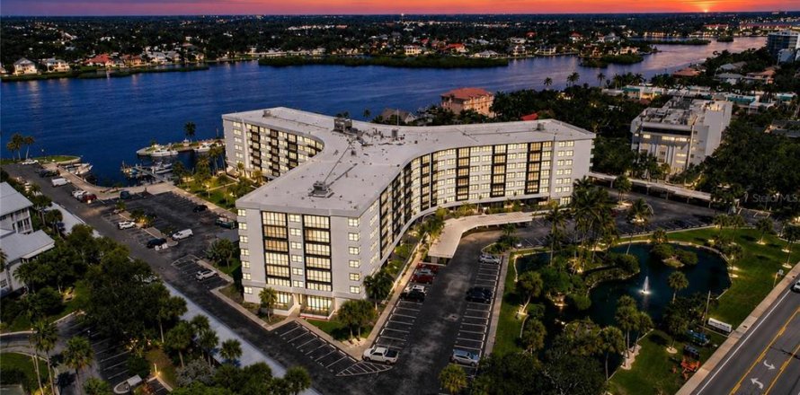 Condo in Sarasota, Florida, 2 bedrooms № 2314849