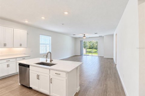 House in Land O' Lakes, Florida 3 bedrooms, 199.28 sq.m. № 2353490 - photo 3