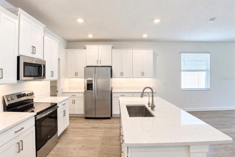 House in Land O' Lakes, Florida 3 bedrooms, 199.28 sq.m. № 2353490 - photo 12