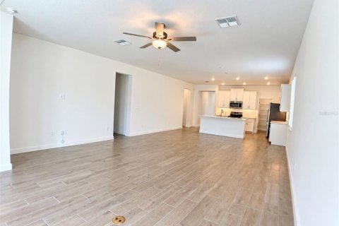 House in Land O' Lakes, Florida 3 bedrooms, 199.28 sq.m. № 2353490 - photo 17