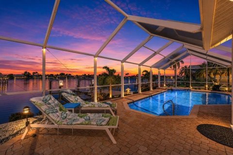 Casa en Cape Coral, Florida 3 dormitorios, 204.01 m2 № 2121862