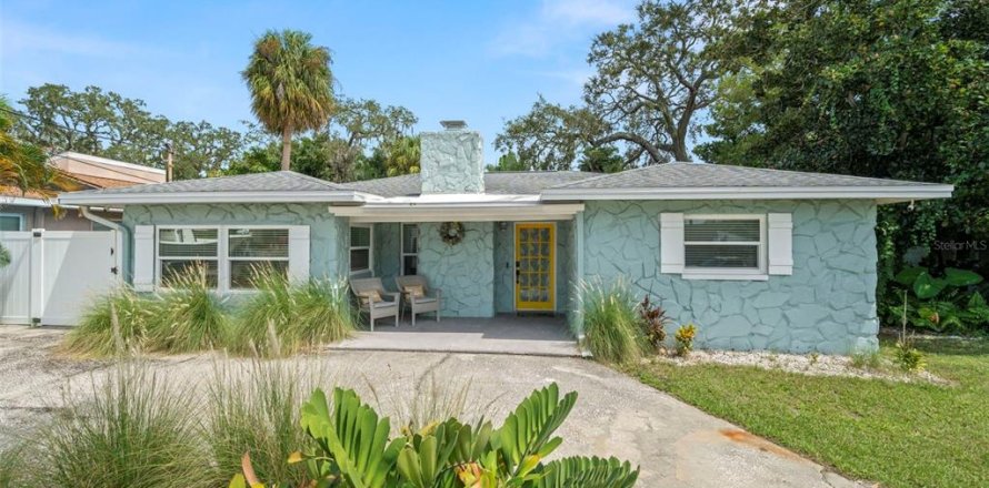 House in Safety Harbor, Florida 4 bedrooms, 150.22 sq.m. № 1902406
