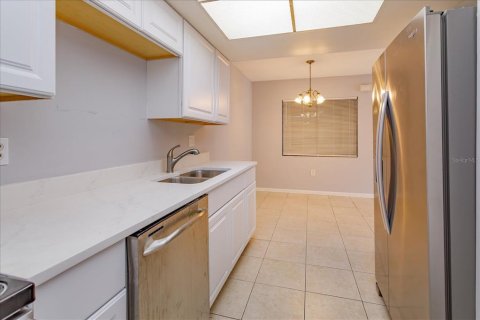 Condo in Orlando, Florida, 2 bedrooms  № 2096743 - photo 3