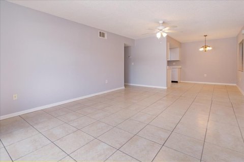 Condo in Orlando, Florida, 2 bedrooms  № 2096743 - photo 11