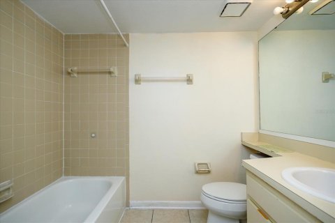 Condo in Orlando, Florida, 2 bedrooms  № 2096743 - photo 16