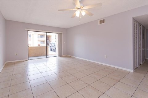 Condo in Orlando, Florida, 2 bedrooms  № 2096743 - photo 10