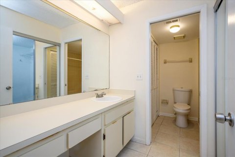 Condo in Orlando, Florida, 2 bedrooms  № 2096743 - photo 12