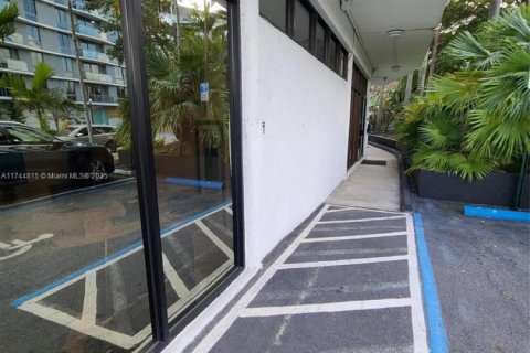 Commercial property in Miami, Florida № 1867595 - photo 18