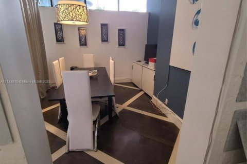 Commercial property in Miami, Florida № 1867595 - photo 11