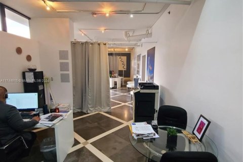 Commercial property in Miami, Florida № 1867595 - photo 16
