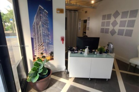 Commercial property in Miami, Florida № 1867595 - photo 15