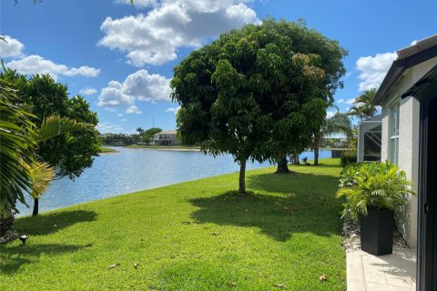 Casa en venta en Wellington, Florida, 5 dormitorios, 281.22 m2 № 1207373 - foto 1