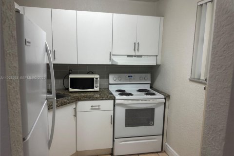 Copropriété à louer à Palmetto Bay, Floride: 1 chambre, 61.69 m2 № 1987268 - photo 4