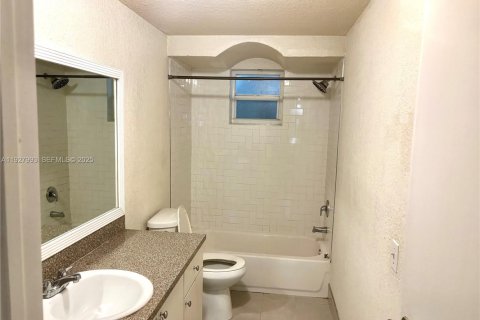 Copropriété à louer à Palmetto Bay, Floride: 1 chambre, 61.69 m2 № 1987268 - photo 7