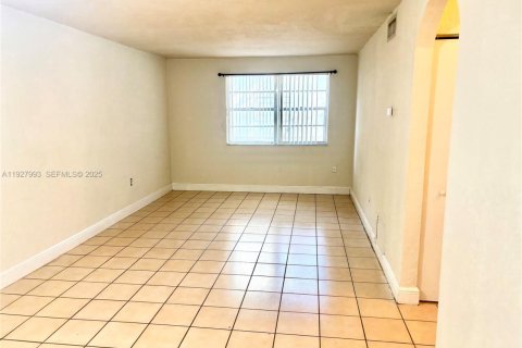 Copropriété à louer à Palmetto Bay, Floride: 1 chambre, 61.69 m2 № 1987268 - photo 2