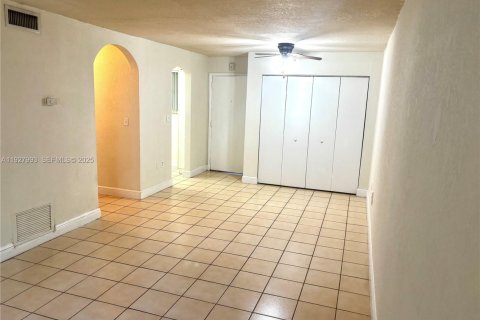 Copropriété à louer à Palmetto Bay, Floride: 1 chambre, 61.69 m2 № 1987268 - photo 3