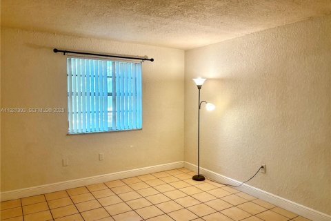 Copropriété à louer à Palmetto Bay, Floride: 1 chambre, 61.69 m2 № 1987268 - photo 5