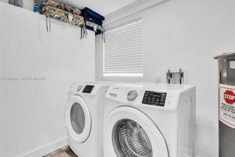 Casa en alquiler en Hollywood, Florida, 4 dormitorios, 134.06 m2 № 2027694 - foto 24