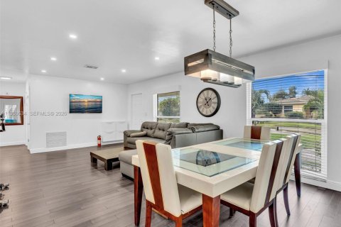 Casa en alquiler en Hollywood, Florida, 4 dormitorios, 134.06 m2 № 2027694 - foto 5