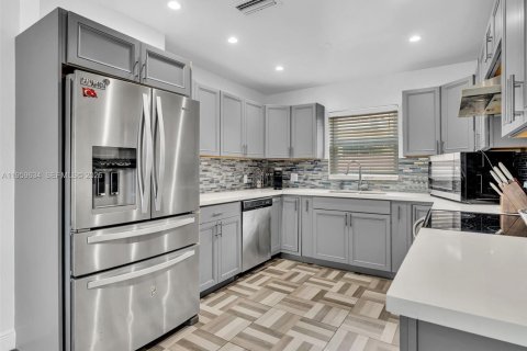 Casa en alquiler en Hollywood, Florida, 4 dormitorios, 134.06 m2 № 2027694 - foto 6