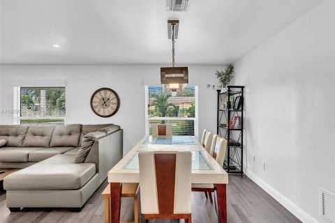 Casa en alquiler en Hollywood, Florida, 4 dormitorios, 134.06 m2 № 2027694 - foto 4