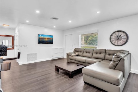 Casa en alquiler en Hollywood, Florida, 4 dormitorios, 134.06 m2 № 2027694 - foto 3