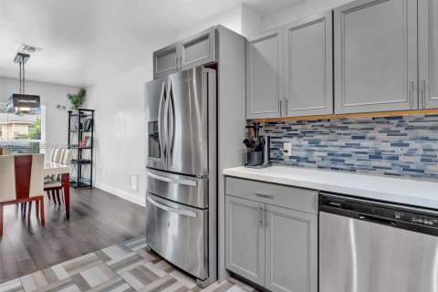 Casa en alquiler en Hollywood, Florida, 4 dormitorios, 134.06 m2 № 2027694 - foto 9