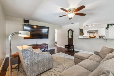 House in Brandon, Florida 3 bedrooms, 166.57 sq.m. № 1915646 - photo 10