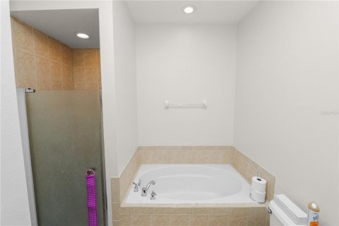 Townhouse in Lakeland, Florida 4 bedrooms, 180.69 sq.m. № 1910947 - photo 12