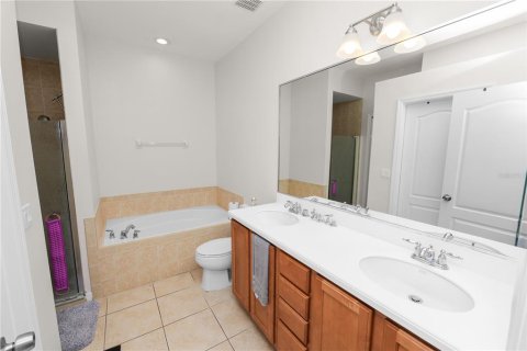 Townhouse in Lakeland, Florida 4 bedrooms, 180.69 sq.m. № 1910947 - photo 11
