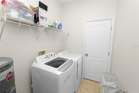 Townhouse in Lakeland, Florida 4 bedrooms, 180.69 sq.m. № 1910947 - photo 20