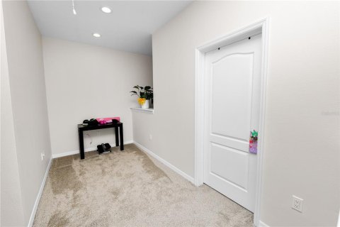 Townhouse in Lakeland, Florida 4 bedrooms, 180.69 sq.m. № 1910947 - photo 25