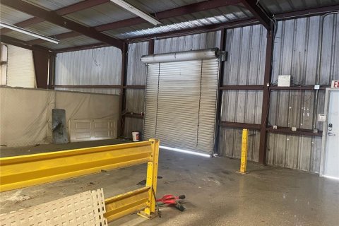Propiedad comercial en alquiler en Groveland, Florida № 1144591 - foto 11