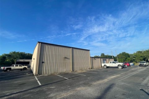 Propiedad comercial en alquiler en Groveland, Florida № 1144591 - foto 2