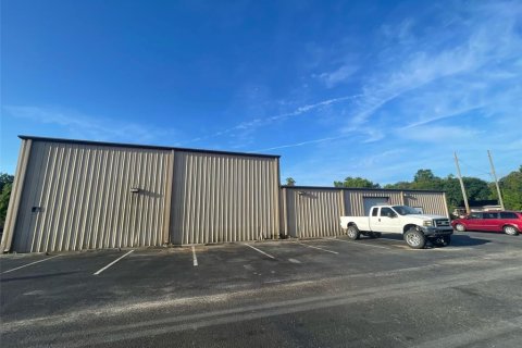 Propiedad comercial en alquiler en Groveland, Florida № 1144591 - foto 3
